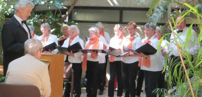 Chor des Bürgerforums Wangen im Wintergarten von St. Vinzenz